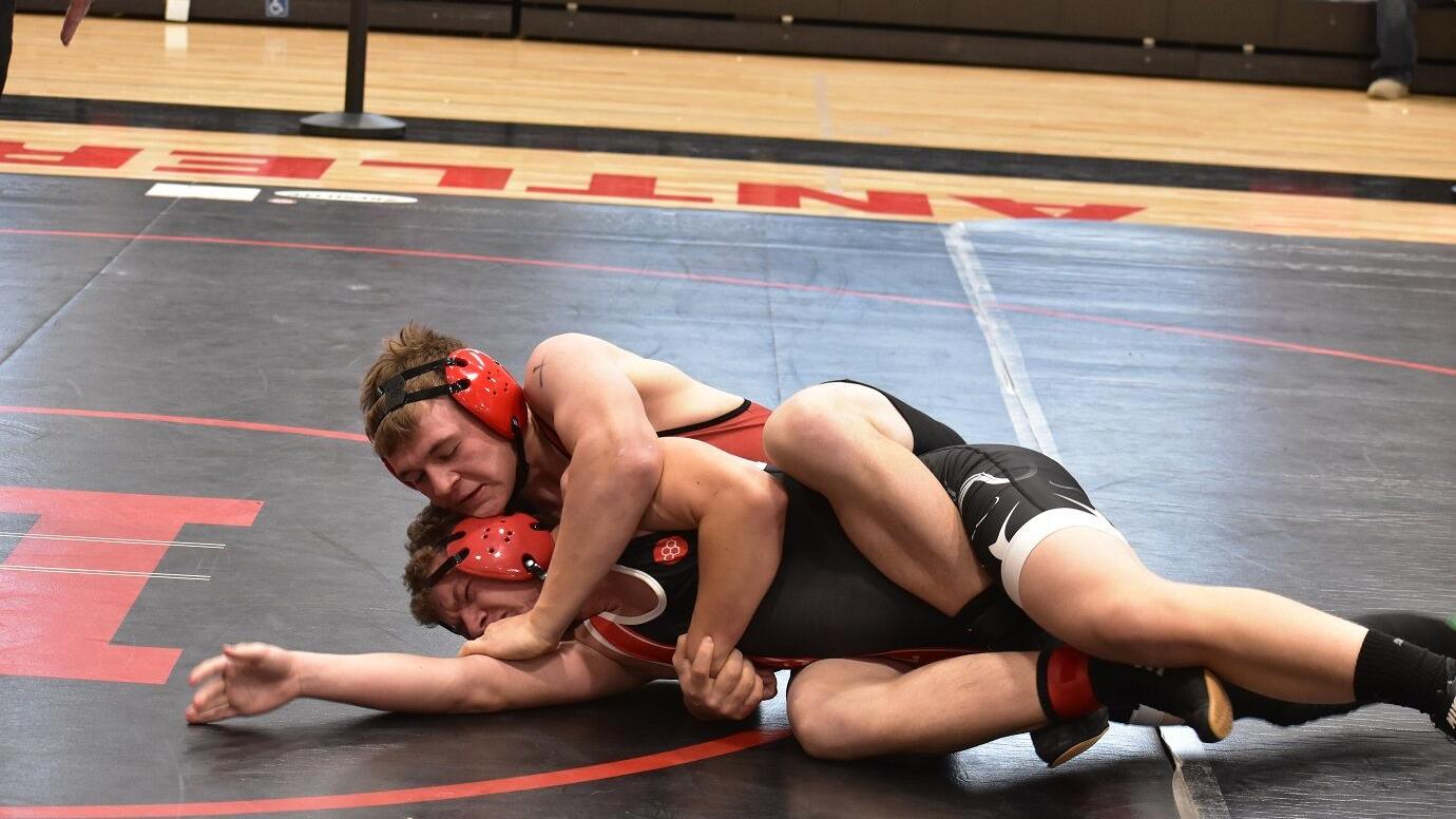 Column: A family affair at Lafe Smith Memorial Invitational wrestling tournament